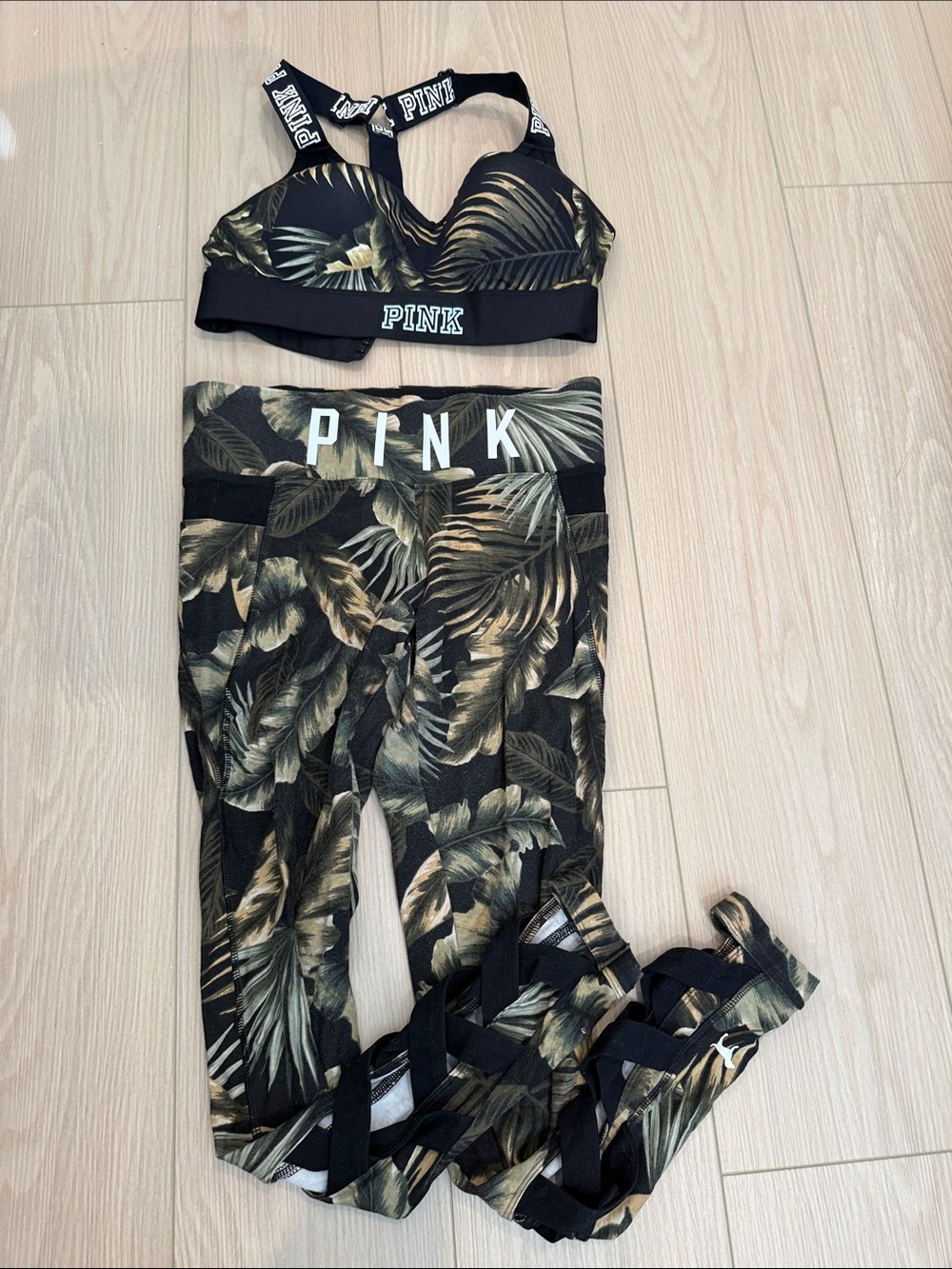 PINK Tropical Leaf Sports Bra & Leggings Set - Black/Olive